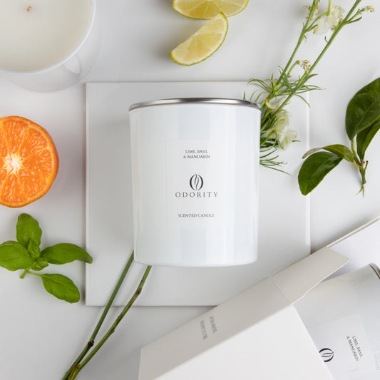 Lime, Basil & Mandarin Duftkerze in weiß aus natürlichem Rapswachs – frischer, zitrusbetonter Duft, vegan, rußfrei, 50 Stunden Brenndauer.